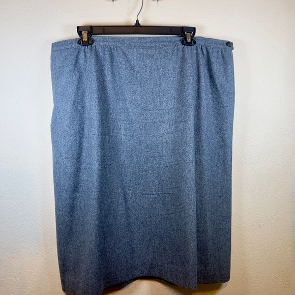 Pendleton Vintage Classic Gray 2Piece Suit. Blazer and skirt. 100% wool. Size 24 - Picture 6 of 9